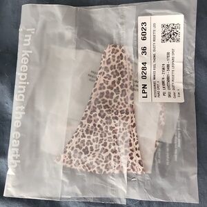 NWT Fabletics Fine Touch Thong - S - Dusty Rosette Leopard Spot